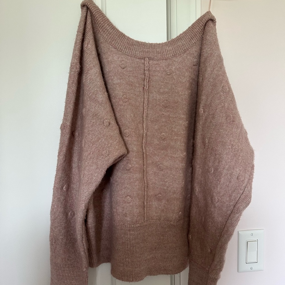 Pink medium wool long-sleeved sweater